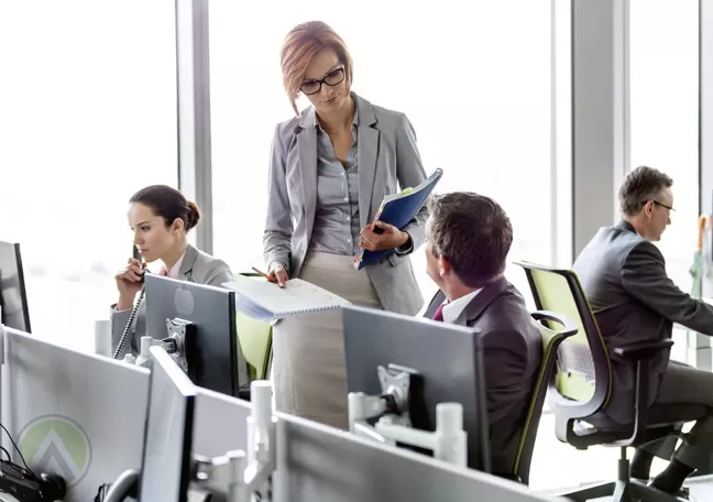 female-officer-together-with-other-employees