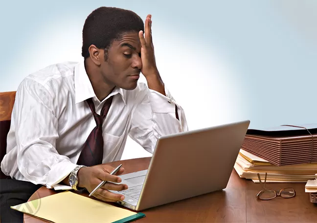 stressed-businessman-looking-at-his-laptop-screen