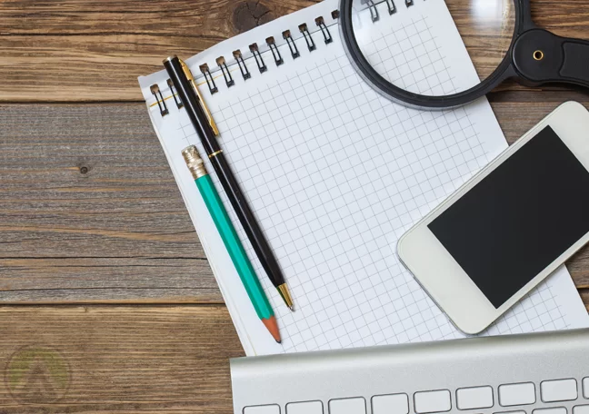 smartphone-with-computer-keyboard-notepad-pens