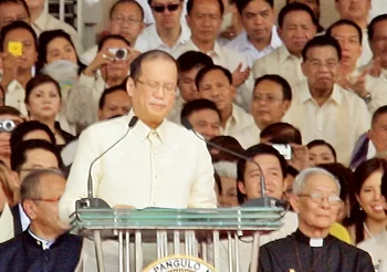 Philippines-president-on-podium