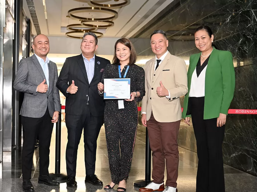 Open Access BPO VP Joy Sebastian Receives Award from Robinsons Land